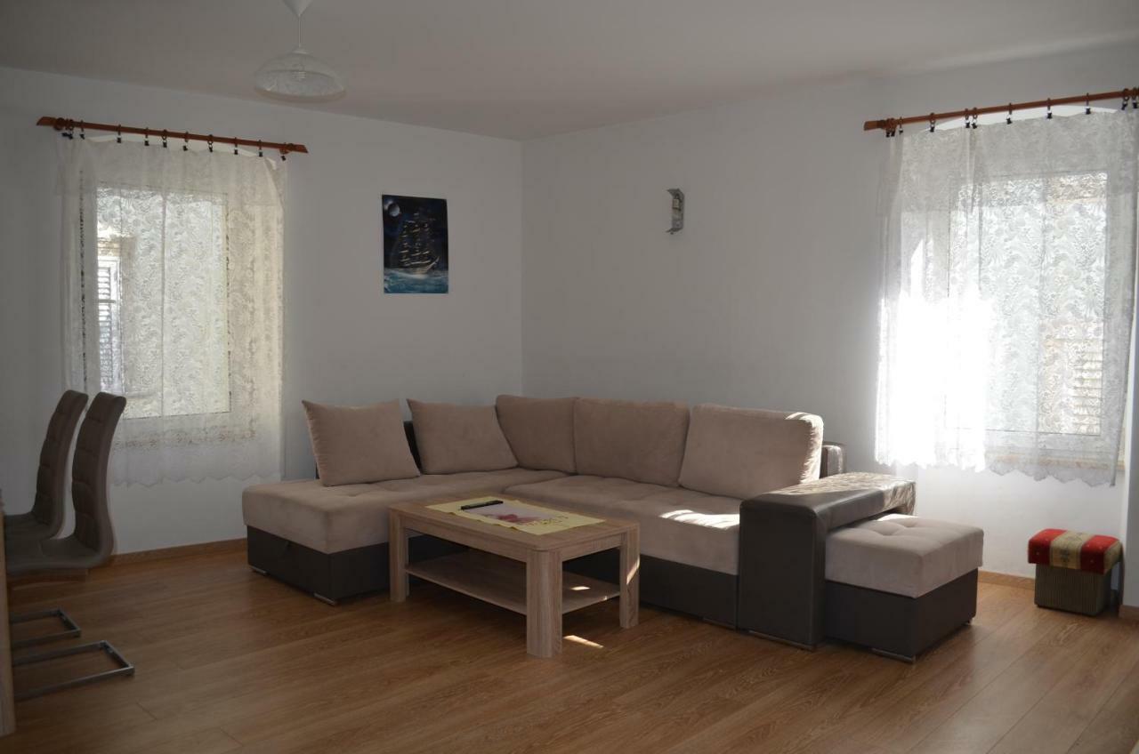 Apartment Michael Krk Town Exteriér fotografie